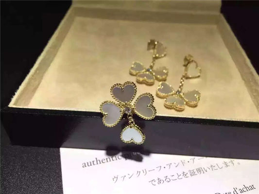 品質 ヴァンCleef Sweetアルハンブラのイヤリング、円形のダイヤモンドが付いている白い真珠色のイヤリング 工場