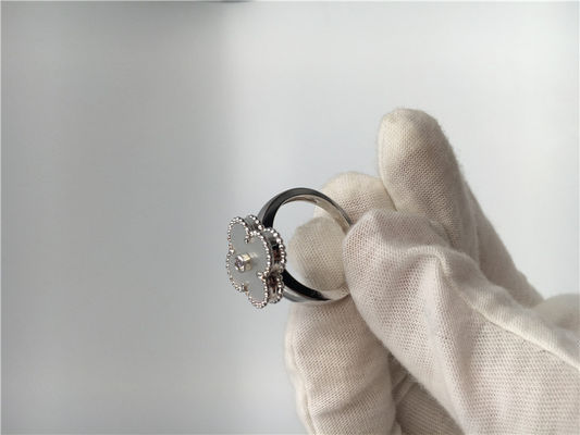 品質 ダイヤモンド/白い真珠母の型のアルハンブラ18Kの金の指輪のホワイト ゴールド 工場