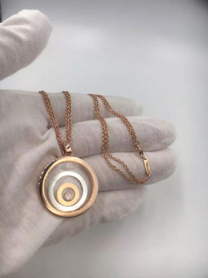 品質 女性の簡単な18K金のネックレスのChopardのダイヤモンドが付いている幸せな精神のペンダント 工場
