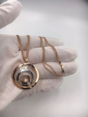 品質 女性の簡単な18K金のネックレスのChopardのダイヤモンドが付いている幸せな精神のペンダント 工場