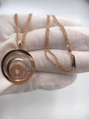 品質 女性の簡単な18K金のネックレスのChopardのダイヤモンドが付いている幸せな精神のペンダント 工場