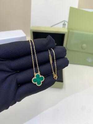 18K 黄金のマラキット 中型 ネックレス ラッキーガール VCA ヴィンテージ アルハンブラペンダント