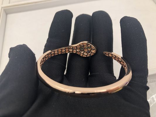 品質 贅沢な宝石類のSnakewomensの魅力のブレスレットはダイヤモンドが付いている18 Ktのピンクの金をカスタマイズした 工場