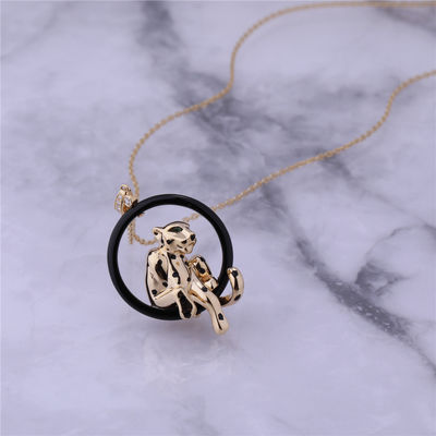 品質 PANTHEREE DE NECKLACEのイエロー・ゴールドの陶磁器のラッカーTSAVORITEガーネット ダイヤモンド 工場