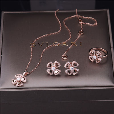 品質 実質の金の2個の中央ダイヤモンドおよびpavéのダイヤモンドと置かれる18のktローズの金のイヤリングの高い宝石類のFioreverのイヤリング 工場