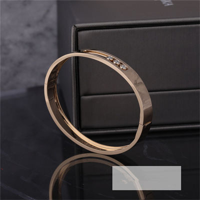 品質 18Kイエロー・ゴールドLuxury Jewelryは女性のためのNoaのダイヤモンドの腕輪のブレスレットを動かす 工場