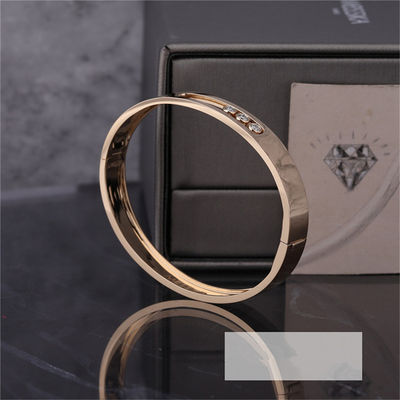 品質 18Kイエロー・ゴールドLuxury Jewelryは女性のためのNoaのダイヤモンドの腕輪のブレスレットを動かす 工場